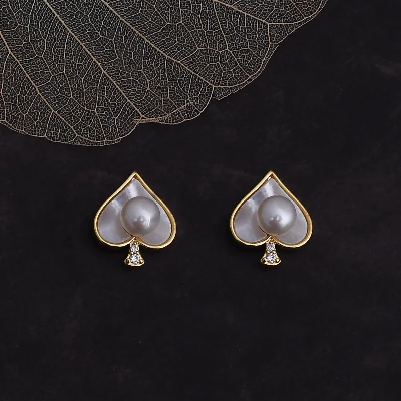 Stud Earrings for Everyday Glamour -Spade Fashionable Stud Earrings