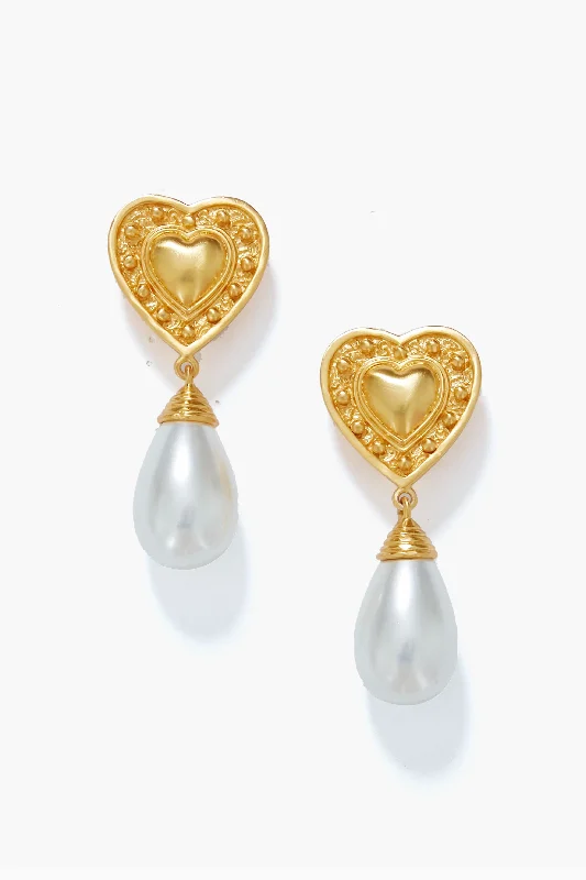 Short Drop Earrings for Subtle -Pearl Heartbeat Earrings